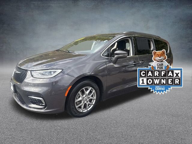 Used 2021 Chrysler Pacifica Touring image 2