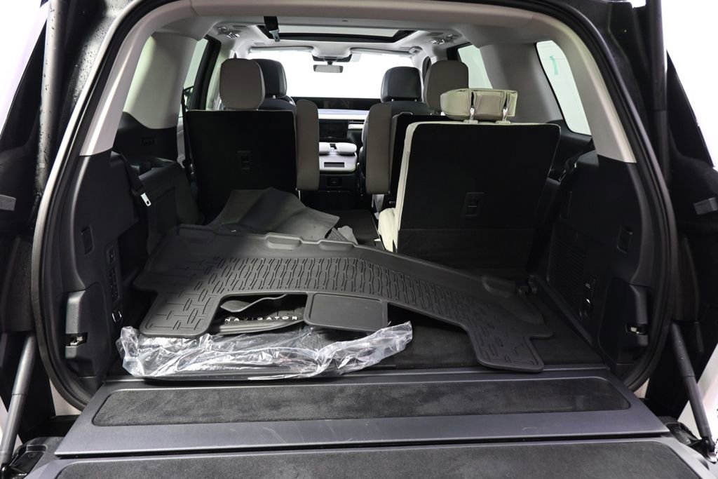 New 2026 Lincoln Navigator Reserve w/ Jet Appearance Package AWD/4WD image 19