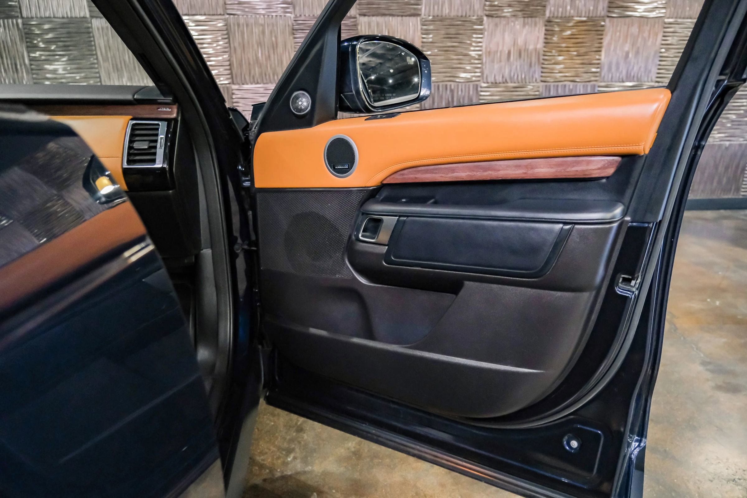 Used 2019 Land Rover Discovery HSE Luxury image 40