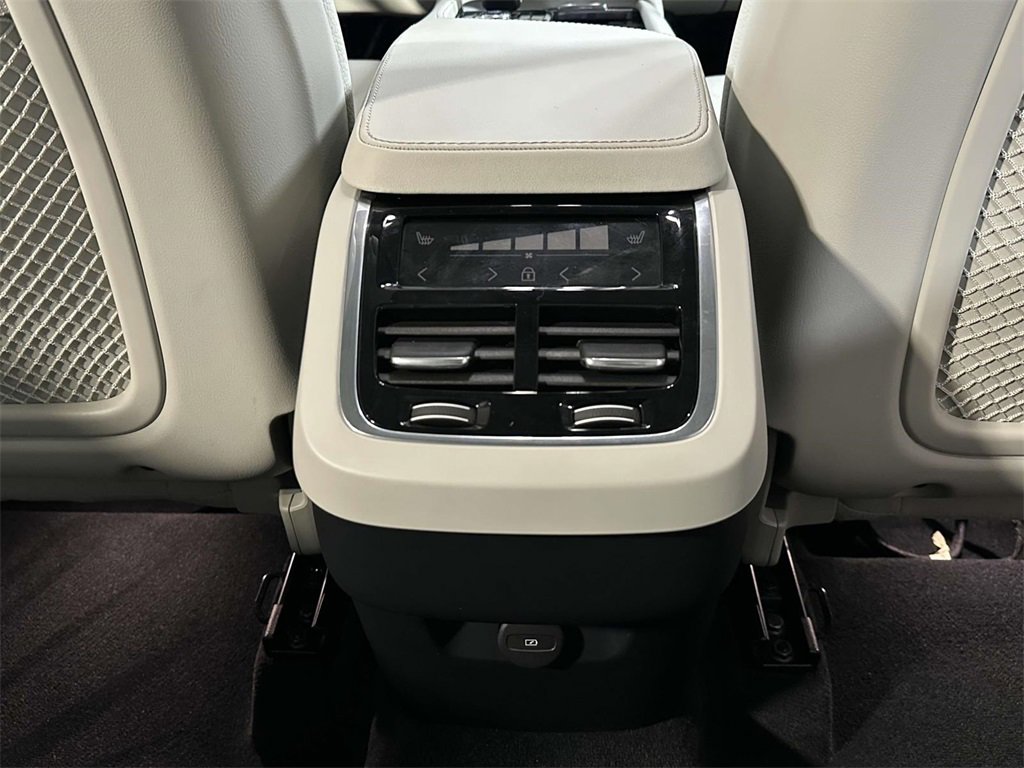 Used 2025 Volvo XC90 B5 Plus image 17