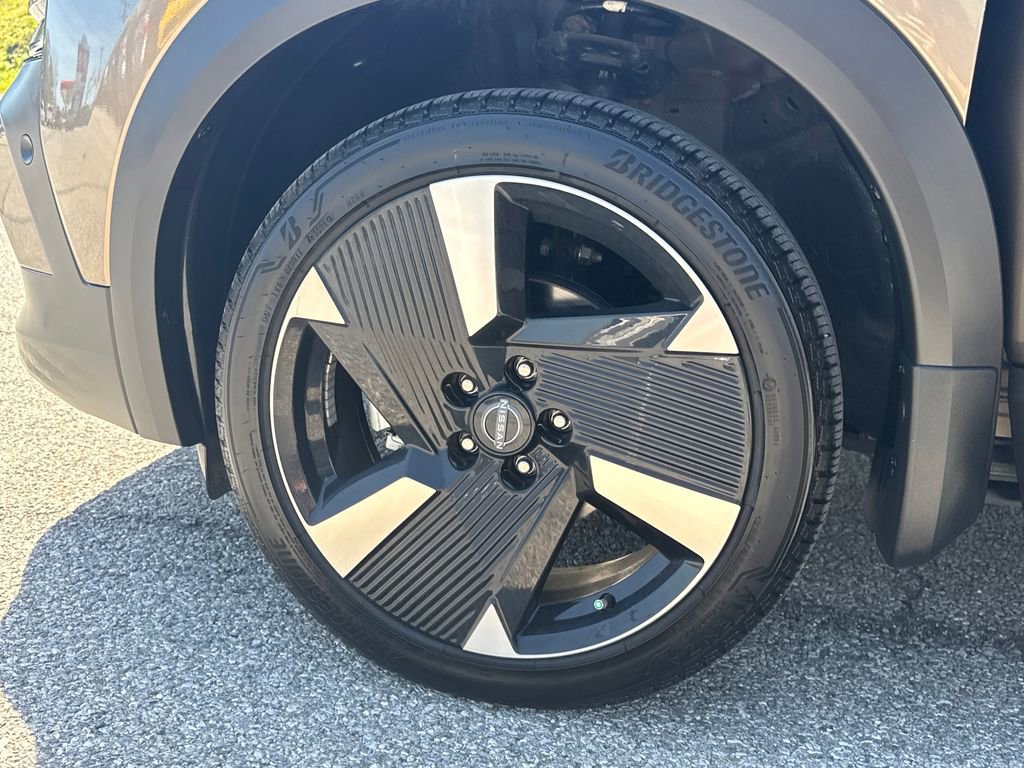 Certified 2025 Nissan Kicks SR image 28