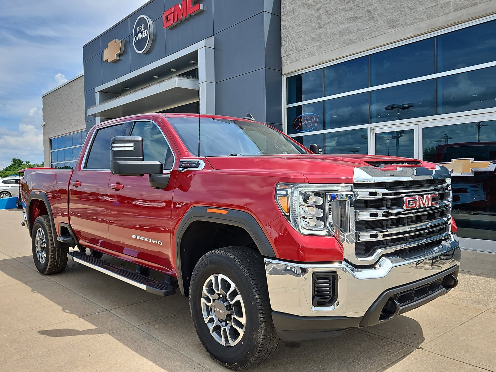 Used 2022 GMC Sierra 2500 SLE w/ Remote Start Package RWD image 1
