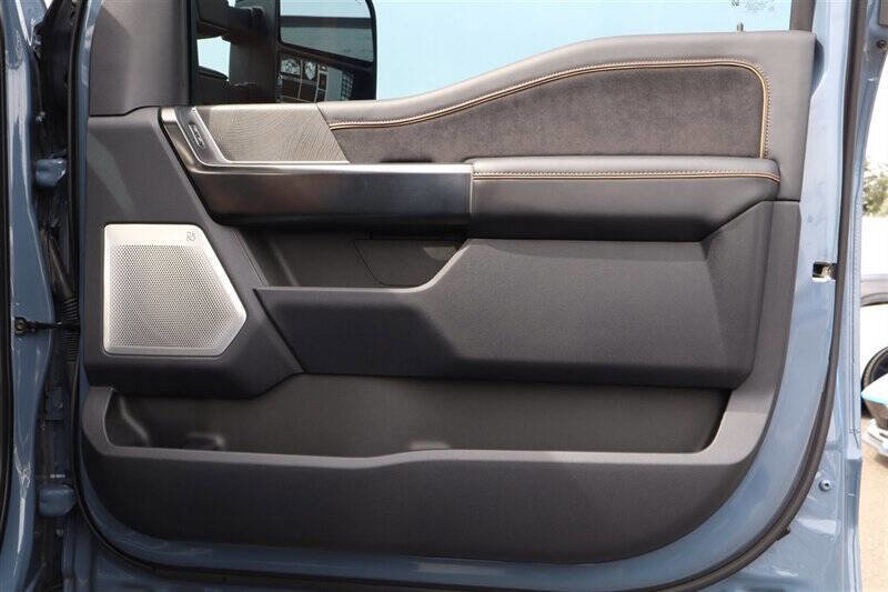 Used 2023 Ford F350 Platinum AWD/4WD image 32