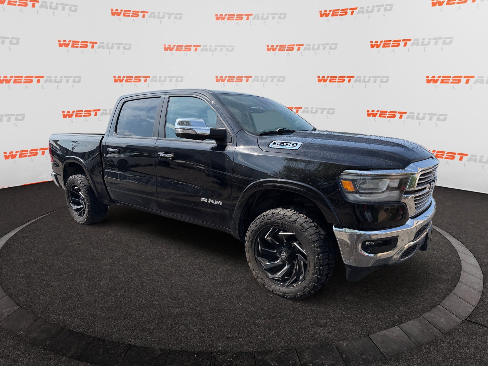 Used 2022 RAM 1500 Laramie AWD/4WD image 7