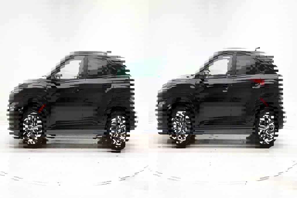 Used 2023 Hyundai Kona SE image 6