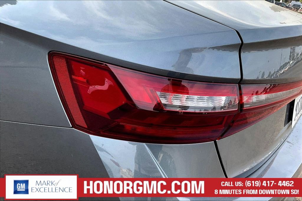 Used 2025 Volkswagen Jetta SE FWD image 21