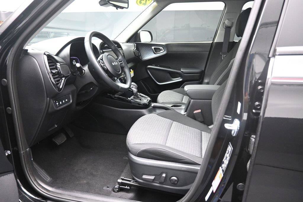 Used 2025 Kia Soul EX FWD image 17