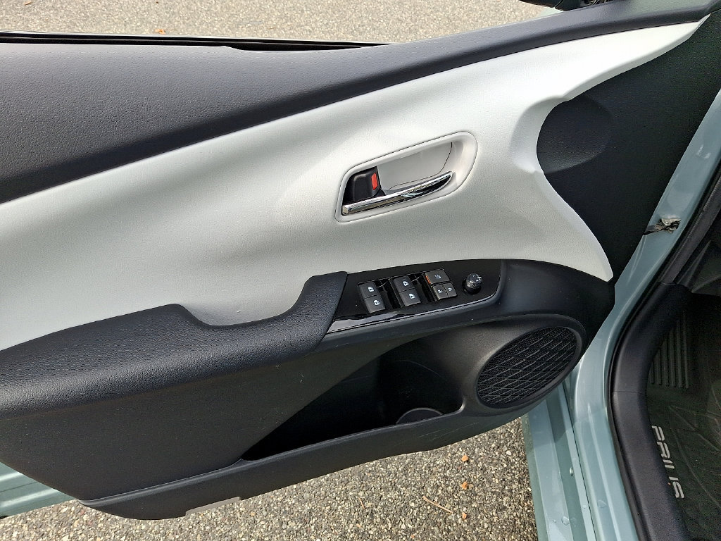 Used 2018 Toyota Prius Four w/ Advanced Technology Package FWD image 14