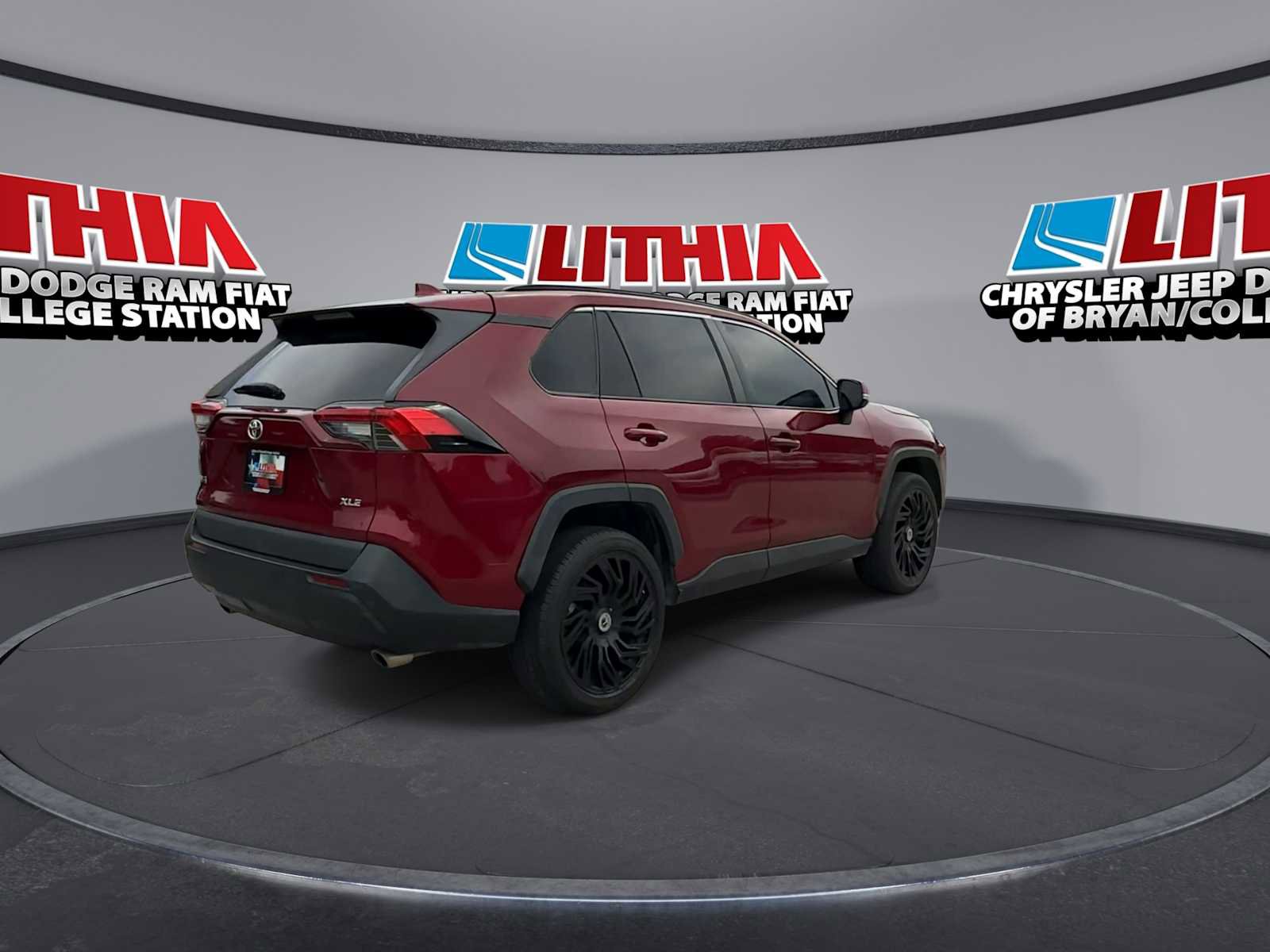 Used 2020 Toyota RAV4 XLE Premium image 8