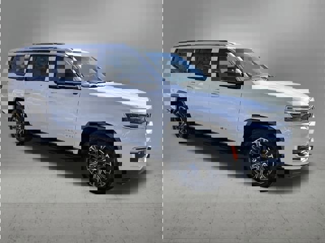 Used 2024 Jeep Wagoneer L Series II w/ Flexible Seating Group AWD/4WD image 7