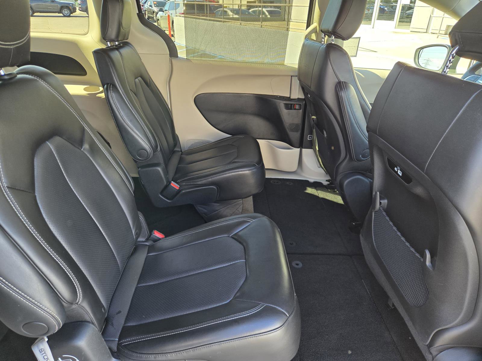 Certified 2023 Chrysler Pacifica Touring-L image 28