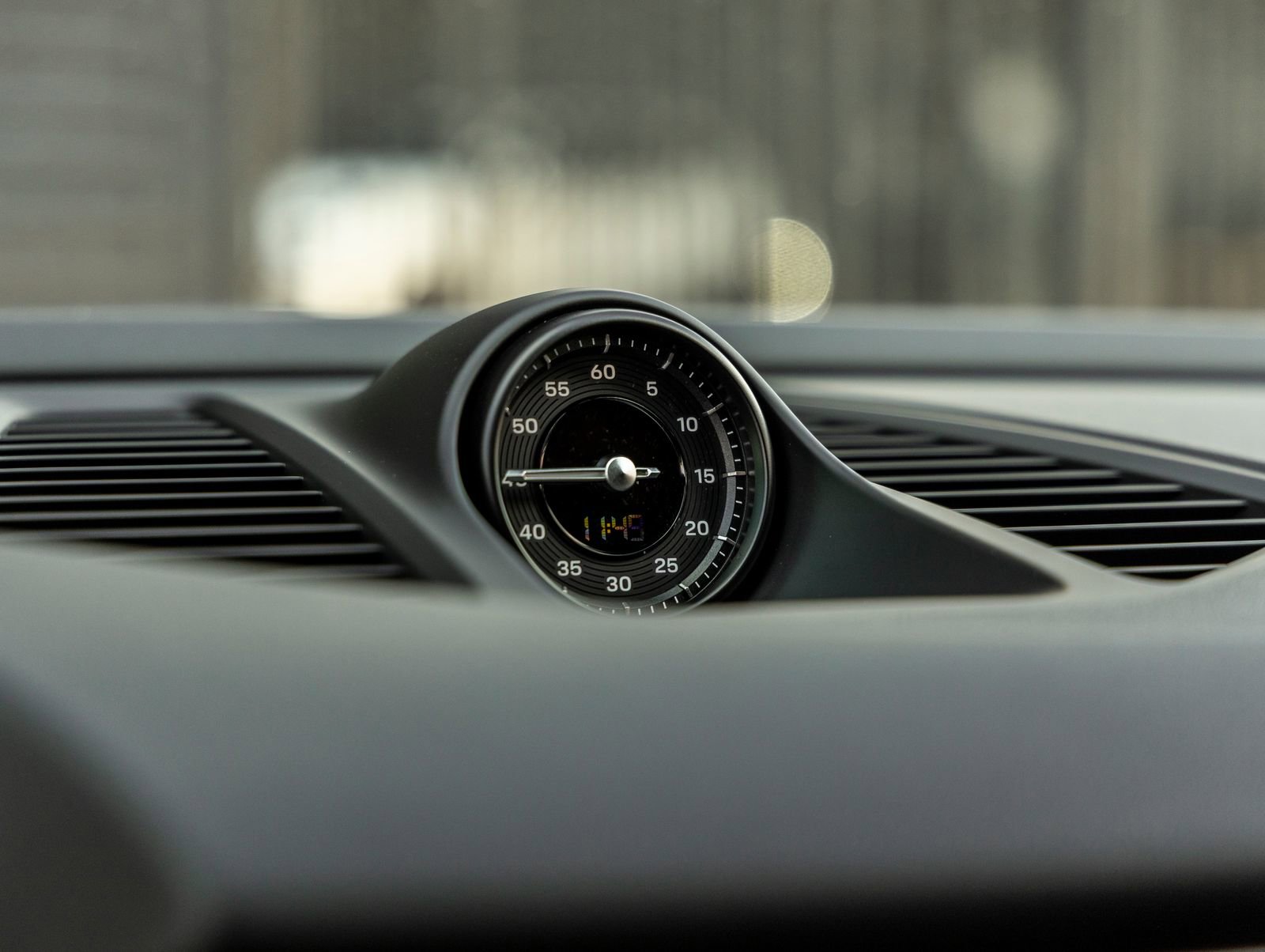 Certified 2025 Porsche Macan 4 Electric image 24