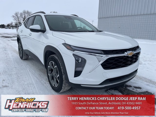 Used 2025 Chevrolet Trax LT w/ LT Convenience Package image 1