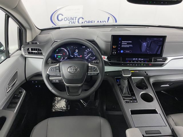 Used 2025 Toyota Sienna XLE AWD/4WD image 20
