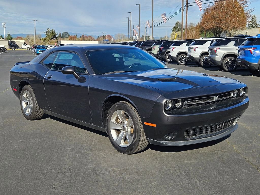 Used 2022 Dodge Challenger SXT image 8