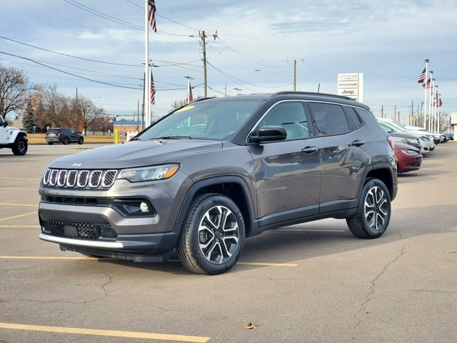 Certified 2023 Jeep Compass Limited image 33