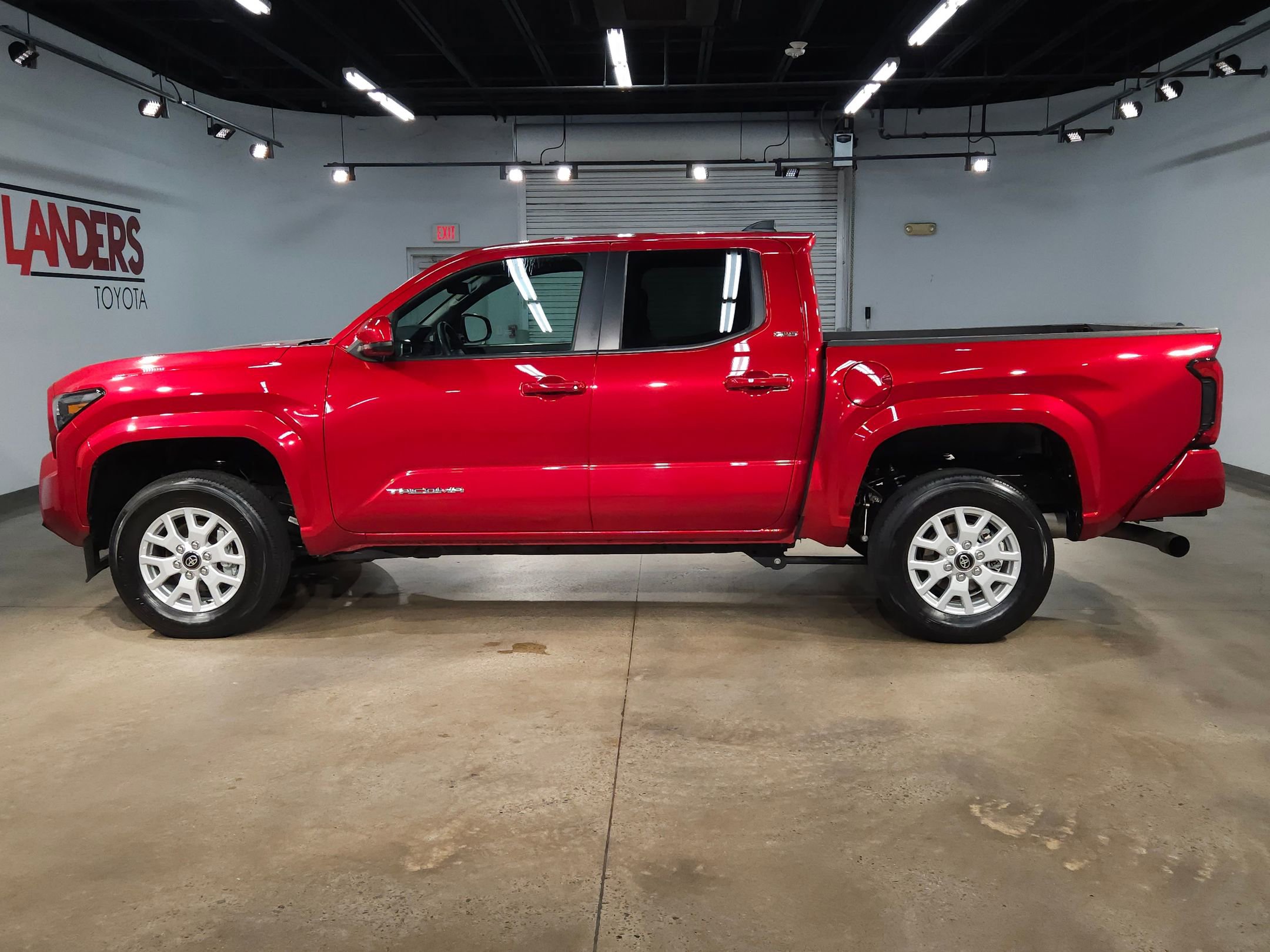 Certified 2025 Toyota Tacoma SR5 image 4