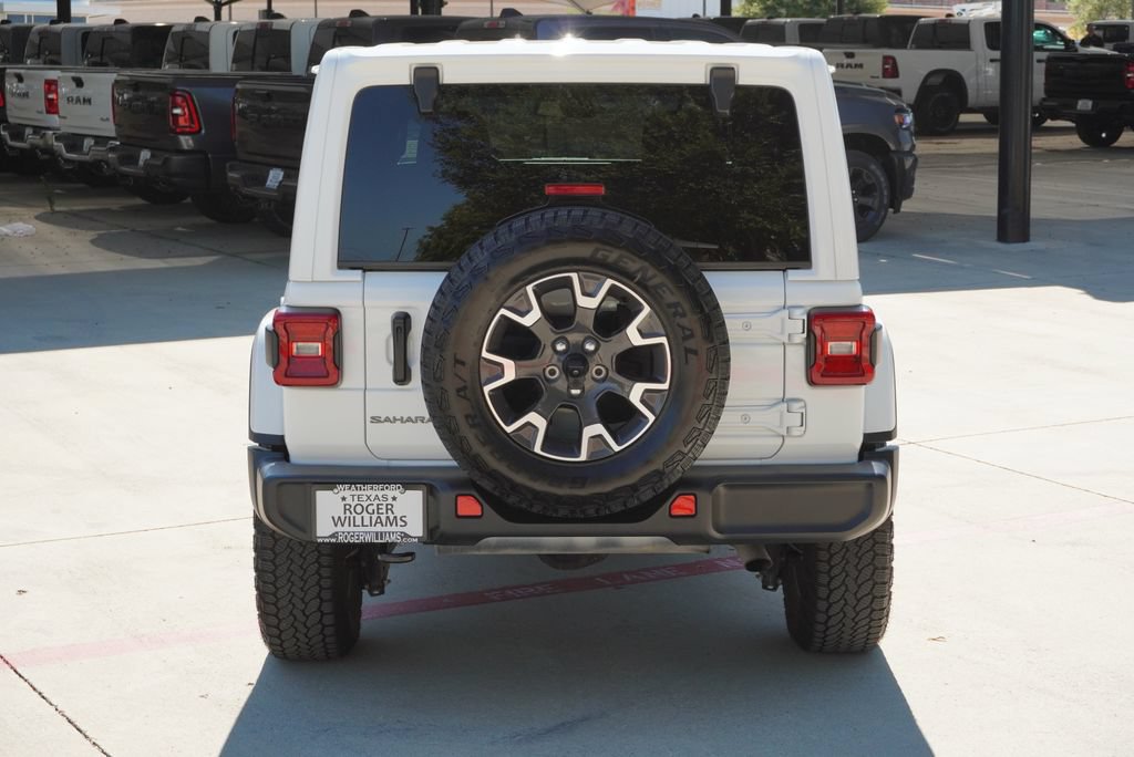 Used 2025 Jeep Wrangler Unlimited Sahara AWD/4WD image 4