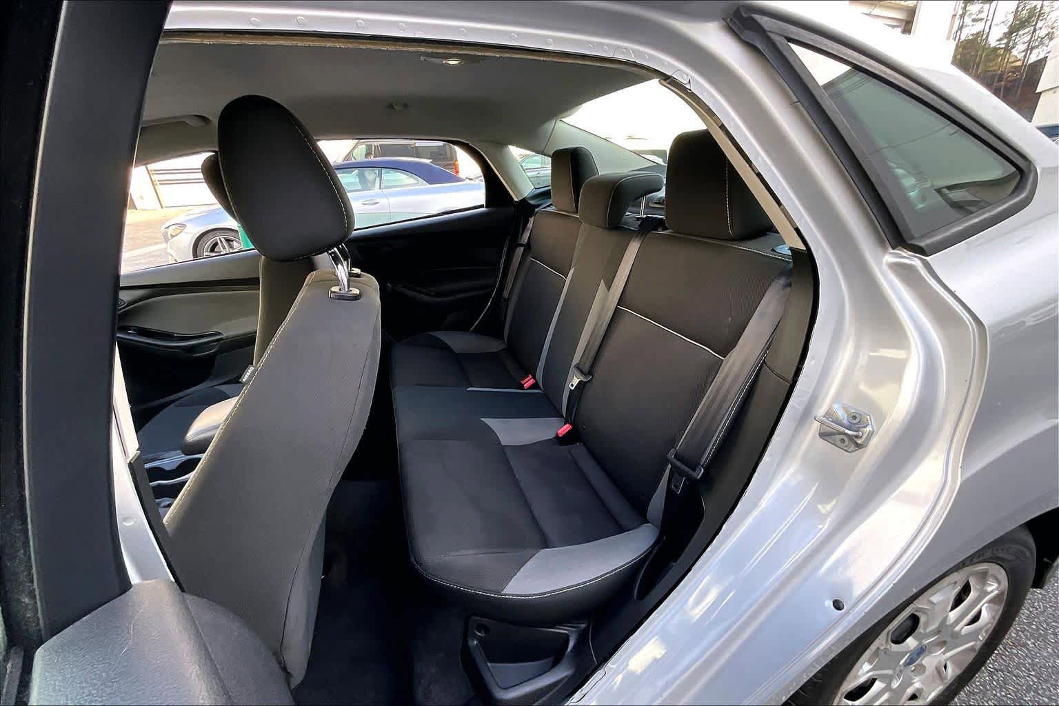 Used 2012 Ford Focus SE FWD image 19