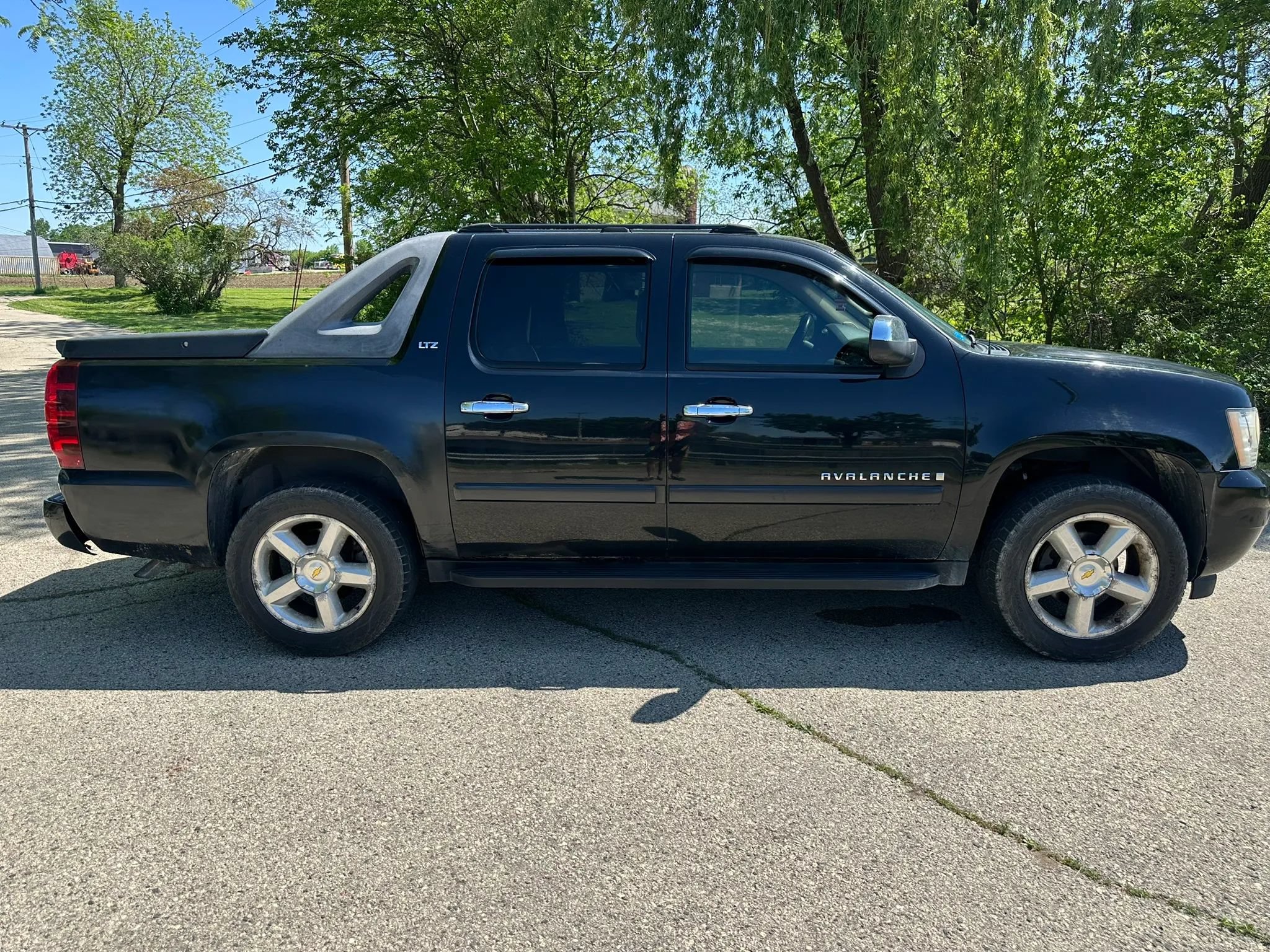 Used 2007 Chevrolet Avalanche LTZ w/ LTZ Preferred Equipment Group AWD/4WD image 5