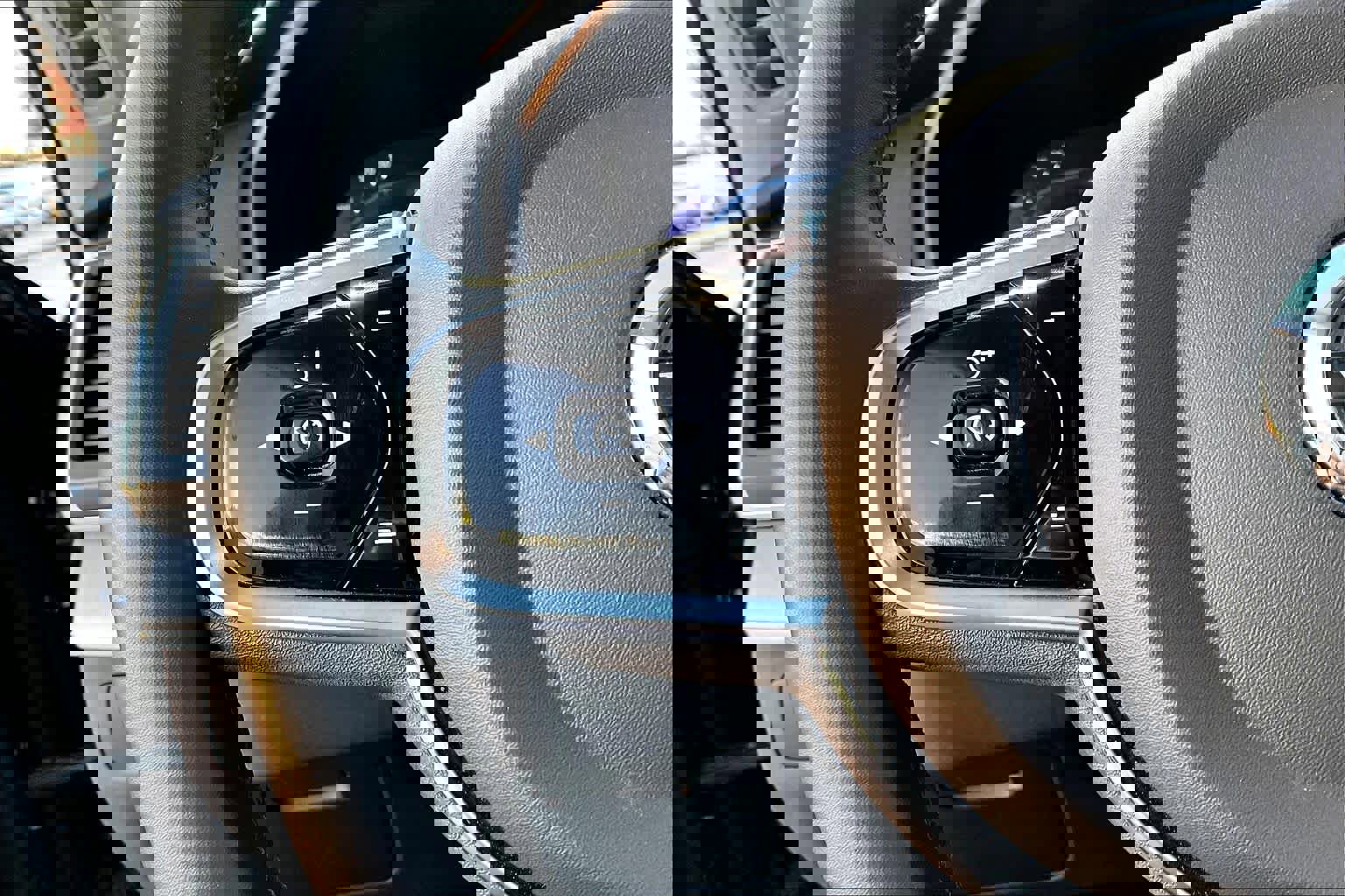 Used 2024 Volvo XC90 B5 Core w/ Protection Package Premier image 22