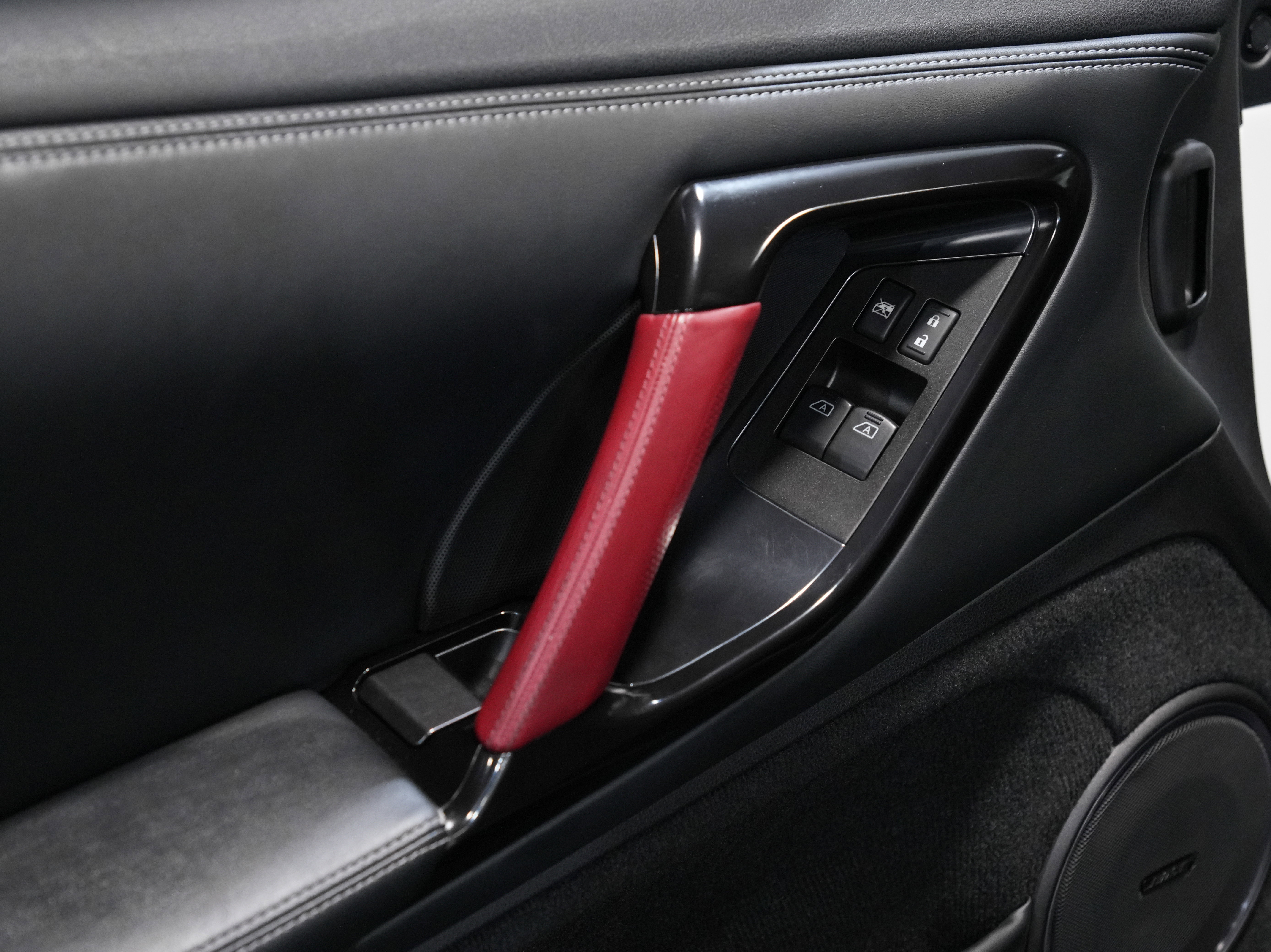 Used 2015 Nissan GT-R Black Edition image 24