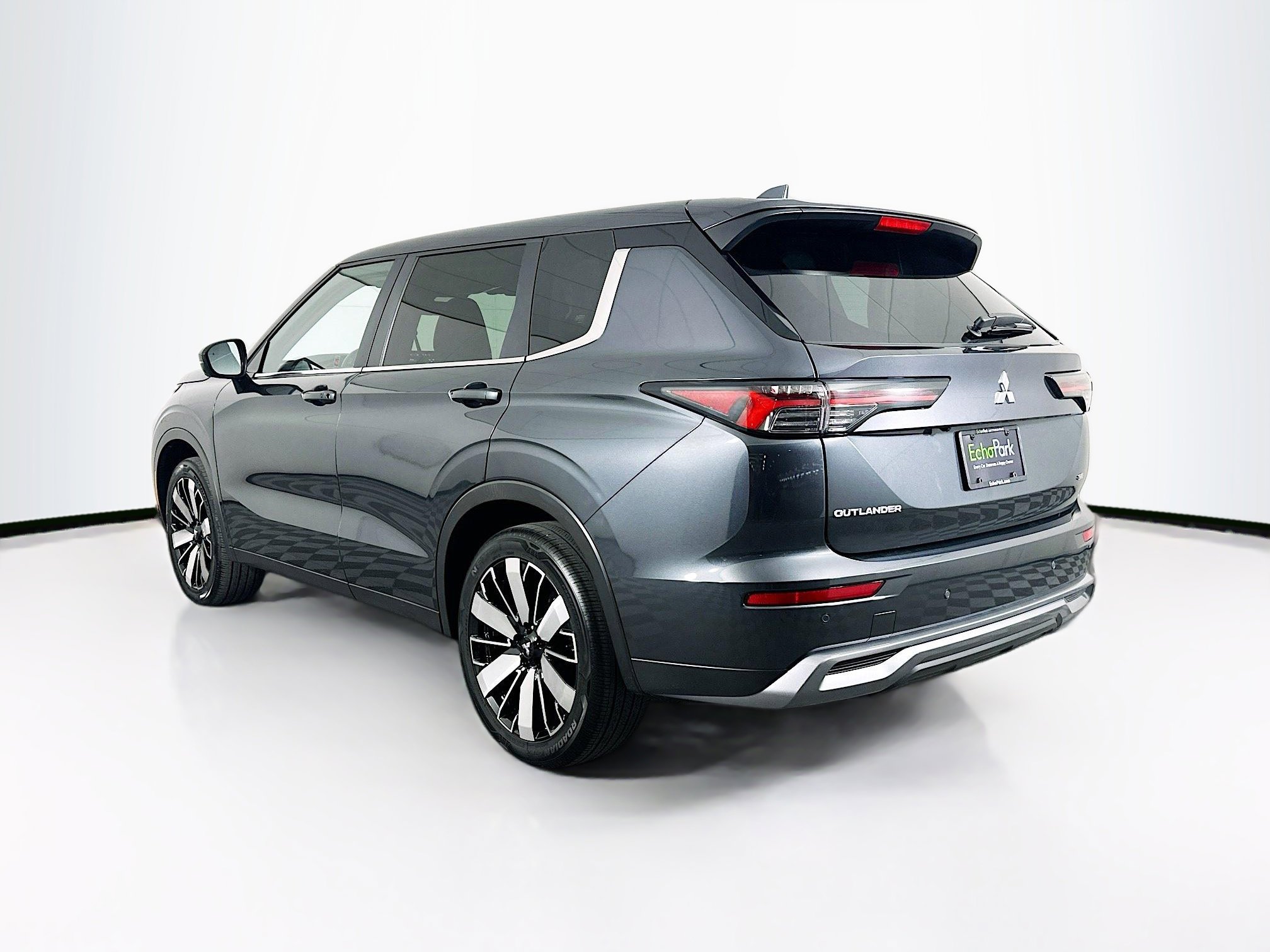 Used 2025 Mitsubishi Outlander SE AWD/4WD image 5