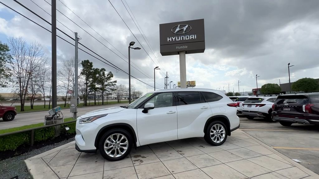 Used 2023 Toyota Highlander Limited image 5