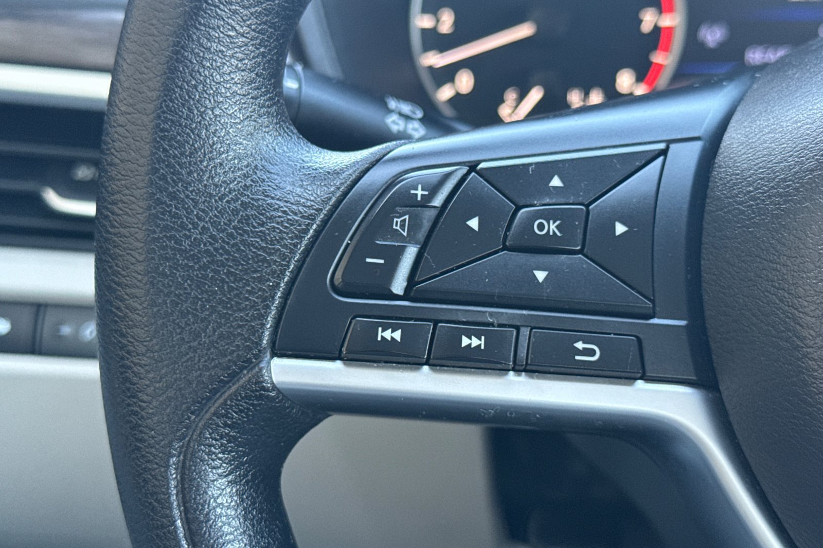 Certified 2025 Nissan Altima 2.5 SV FWD image 28