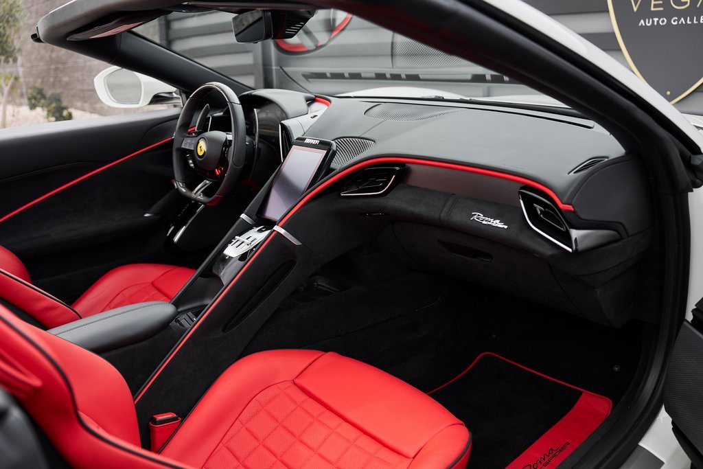 Used 2024 Ferrari Roma Spider image 39