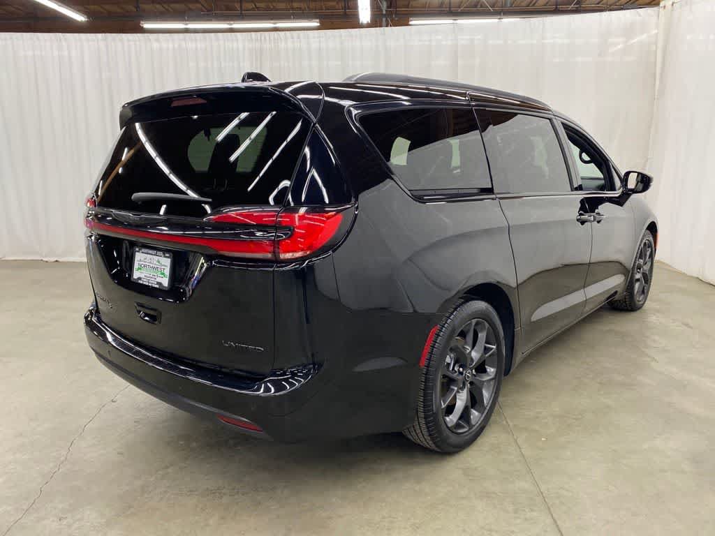 Used 2025 Chrysler Pacifica Limited FWD image 6