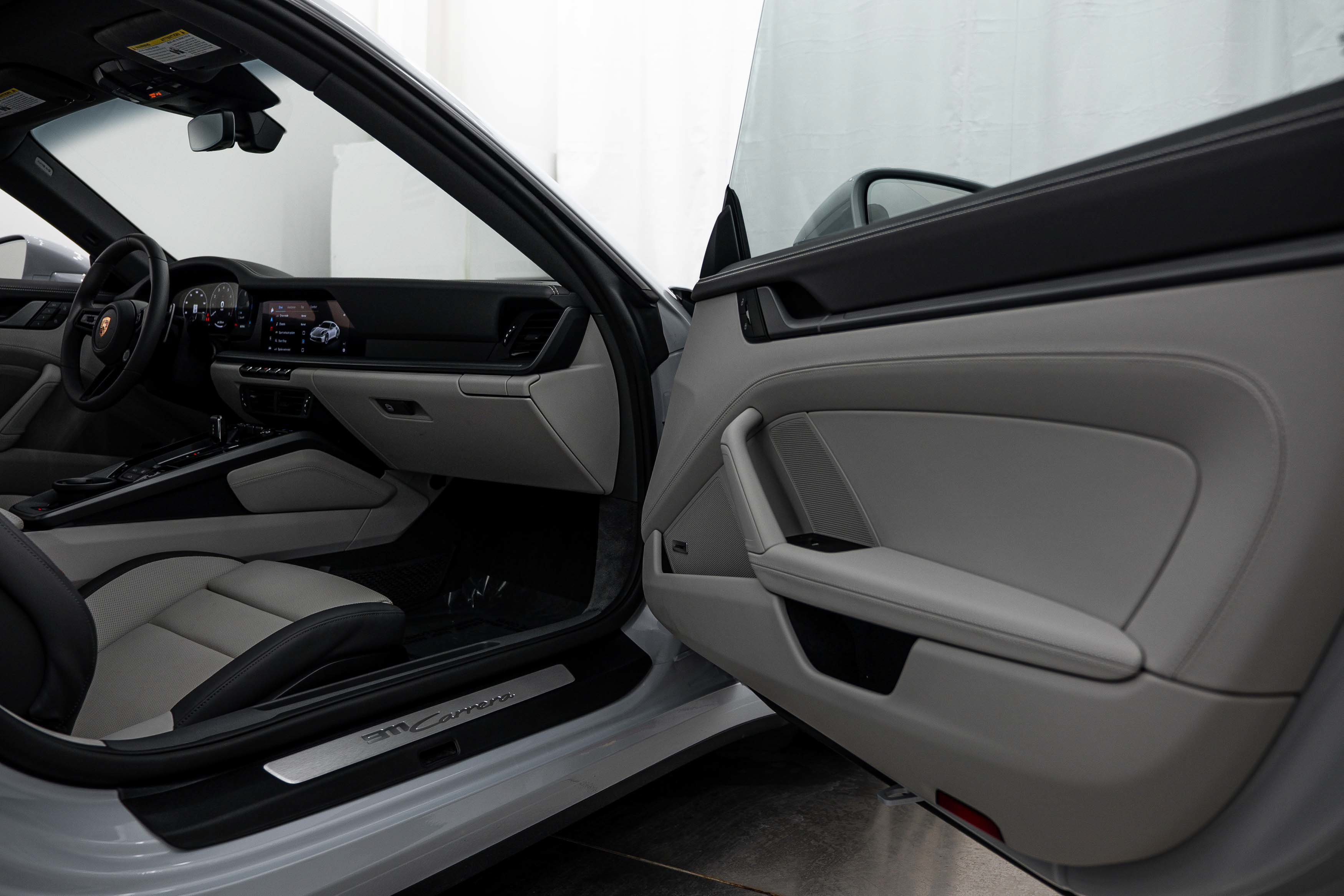 Certified 2025 Porsche 911 Carrera RWD image 13