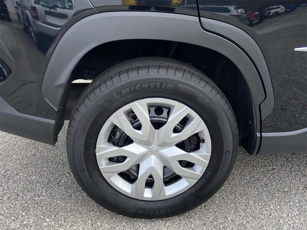 Used 2025 Toyota Corolla Cross L image 8