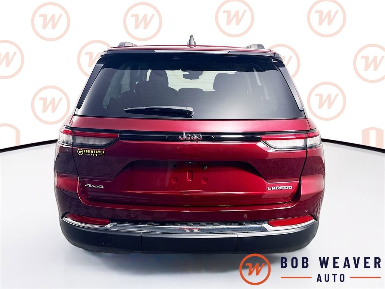 Used 2023 Jeep Grand Cherokee Laredo AWD/4WD image 7