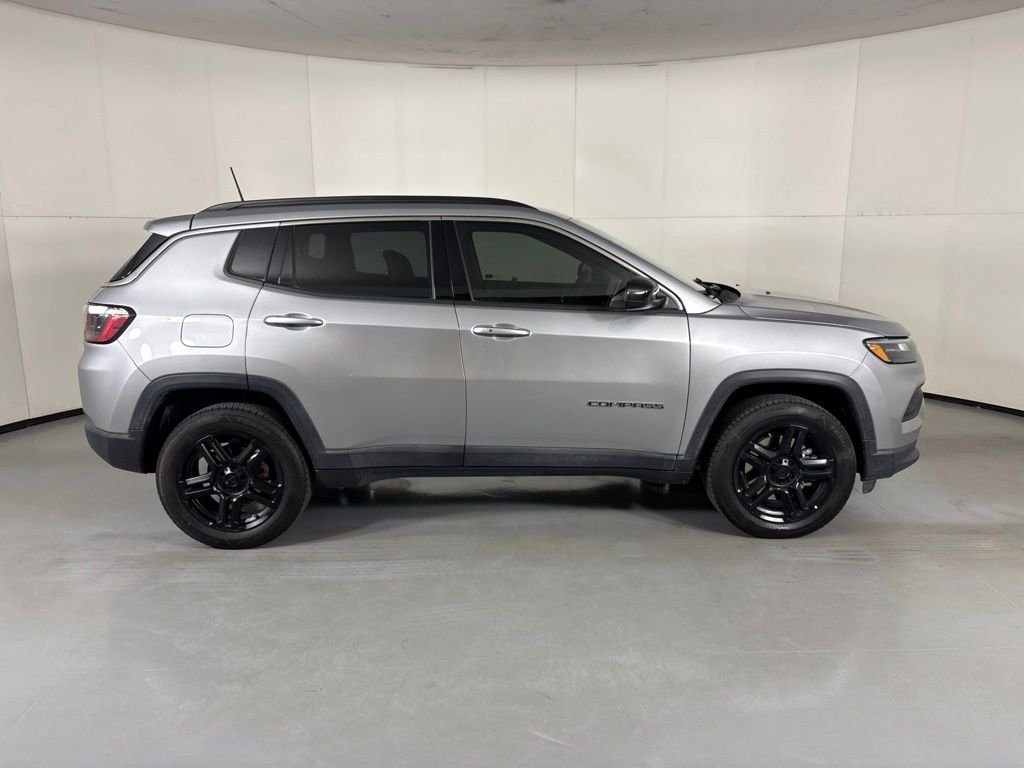 Used 2024 Jeep Compass Latitude AWD/4WD image 9