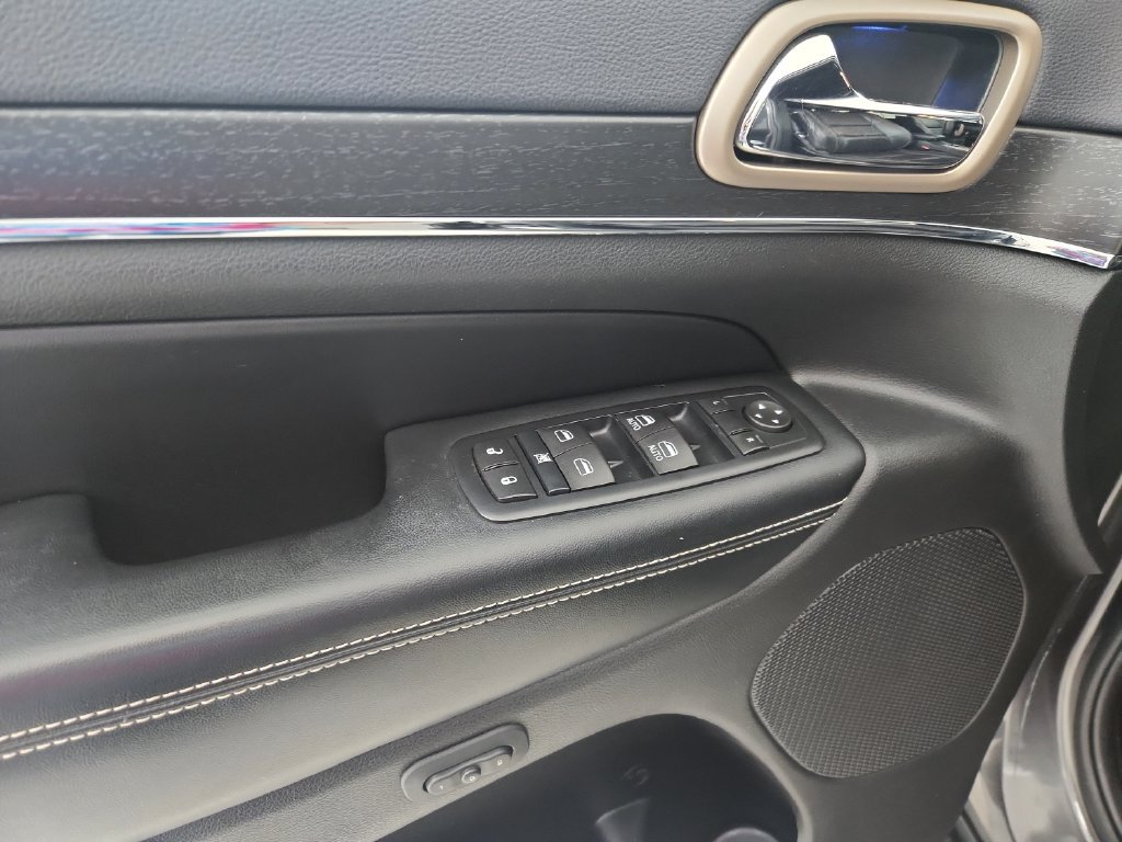 Used 2015 Jeep Grand Cherokee Limited AWD/4WD image 23