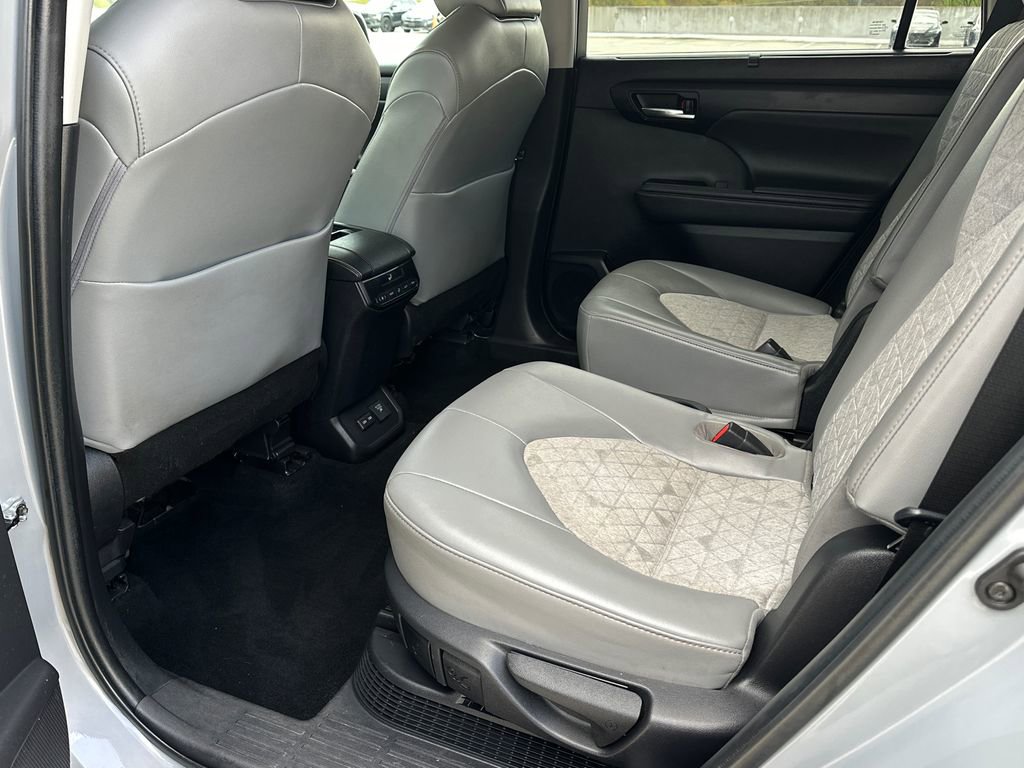 Used 2022 Toyota Highlander Bronze Edition image 21