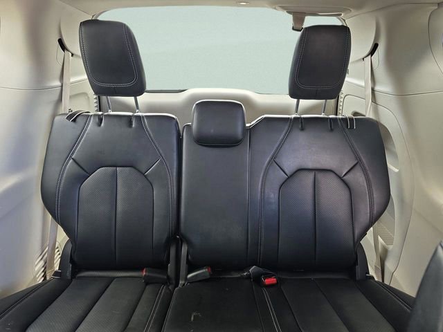 Used 2024 Chrysler Pacifica Touring-L FWD image 23