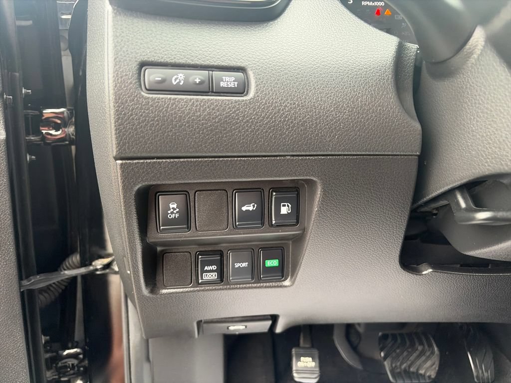 Used 2018 Nissan Rogue SV AWD/4WD image 31