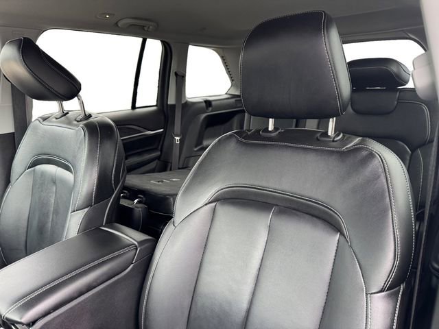 Used 2023 Jeep Grand Cherokee Limited w/ Black Appearance Package AWD/4WD image 13