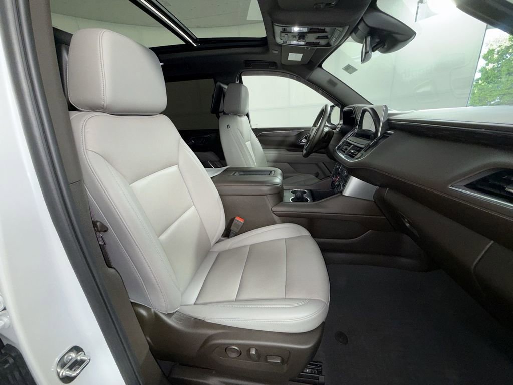 Used 2024 Chevrolet Suburban Z71 w/ Luxury Package AWD/4WD image 21
