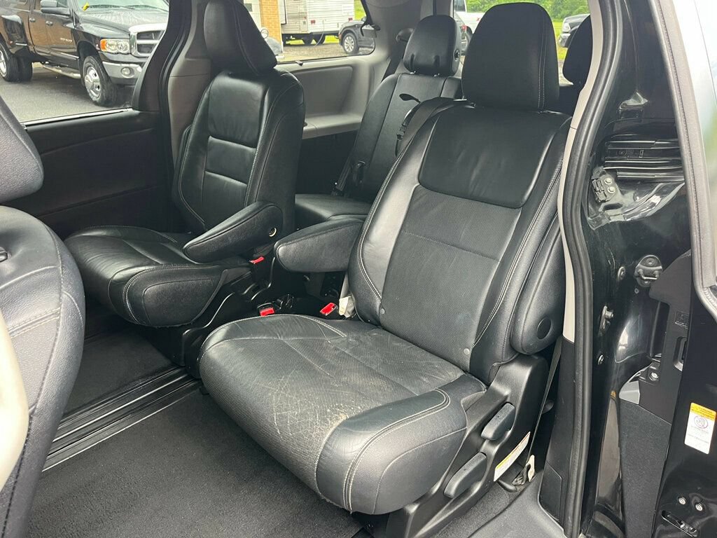 Used 2016 Toyota Sienna SE Premium FWD image 19