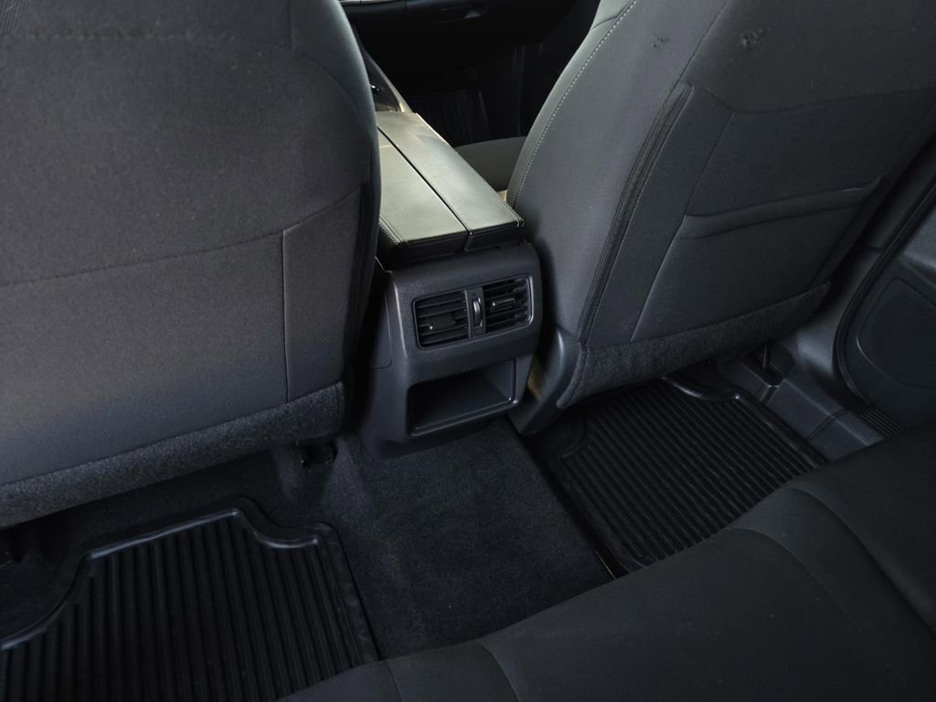 Used 2025 Nissan Rogue S image 13