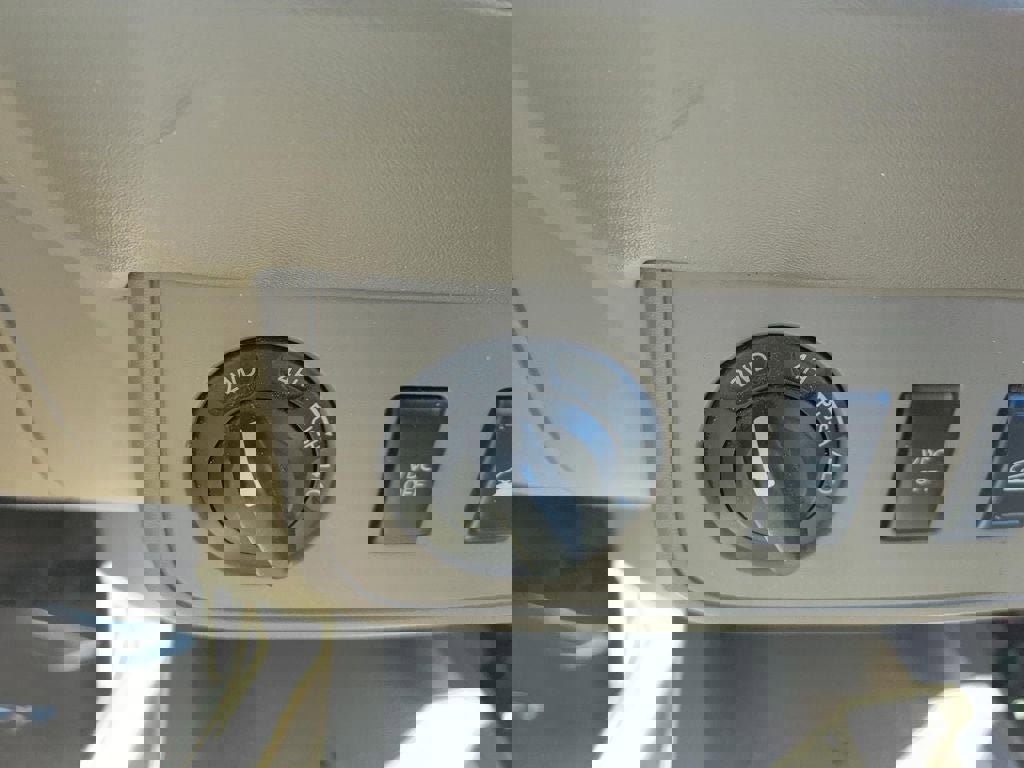 Used 2011 Nissan Frontier SV image 23