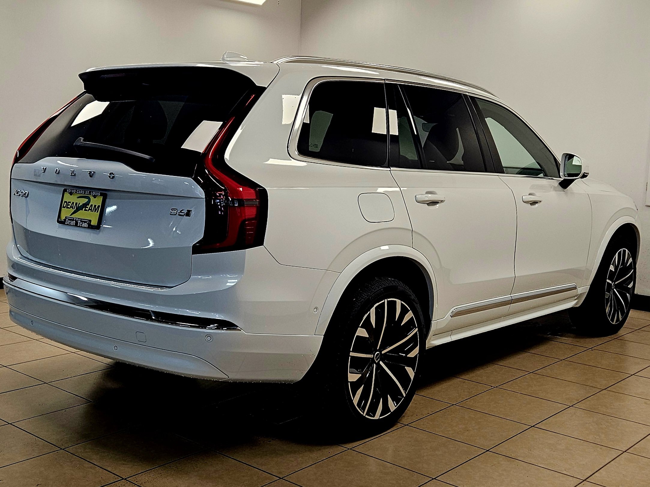 New 2026 Volvo XC90 B6 Plus w/ Protection Package Premier AWD/4WD image 5