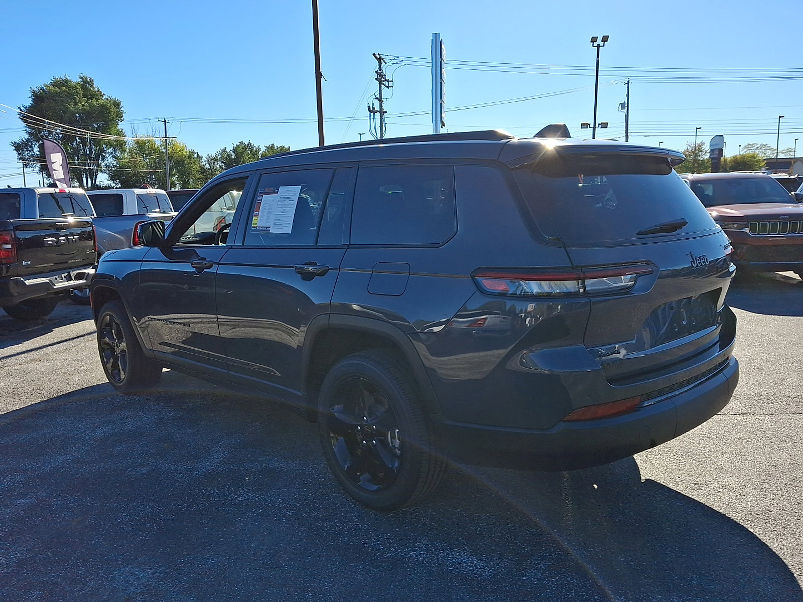 Used 2025 Jeep Grand Cherokee L Altitude image 6