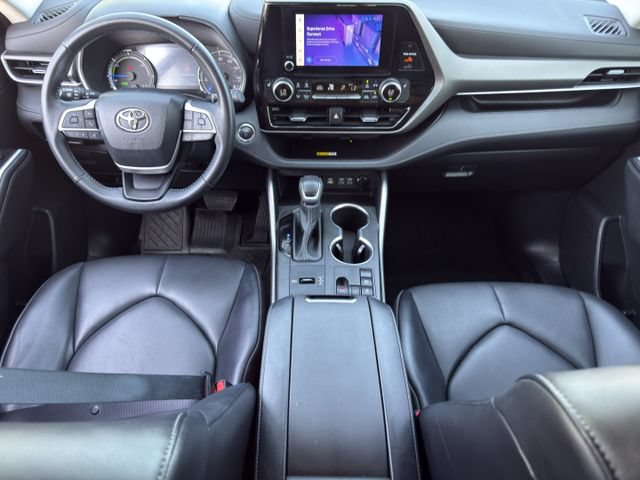 Used 2023 Toyota Highlander XLE FWD image 11