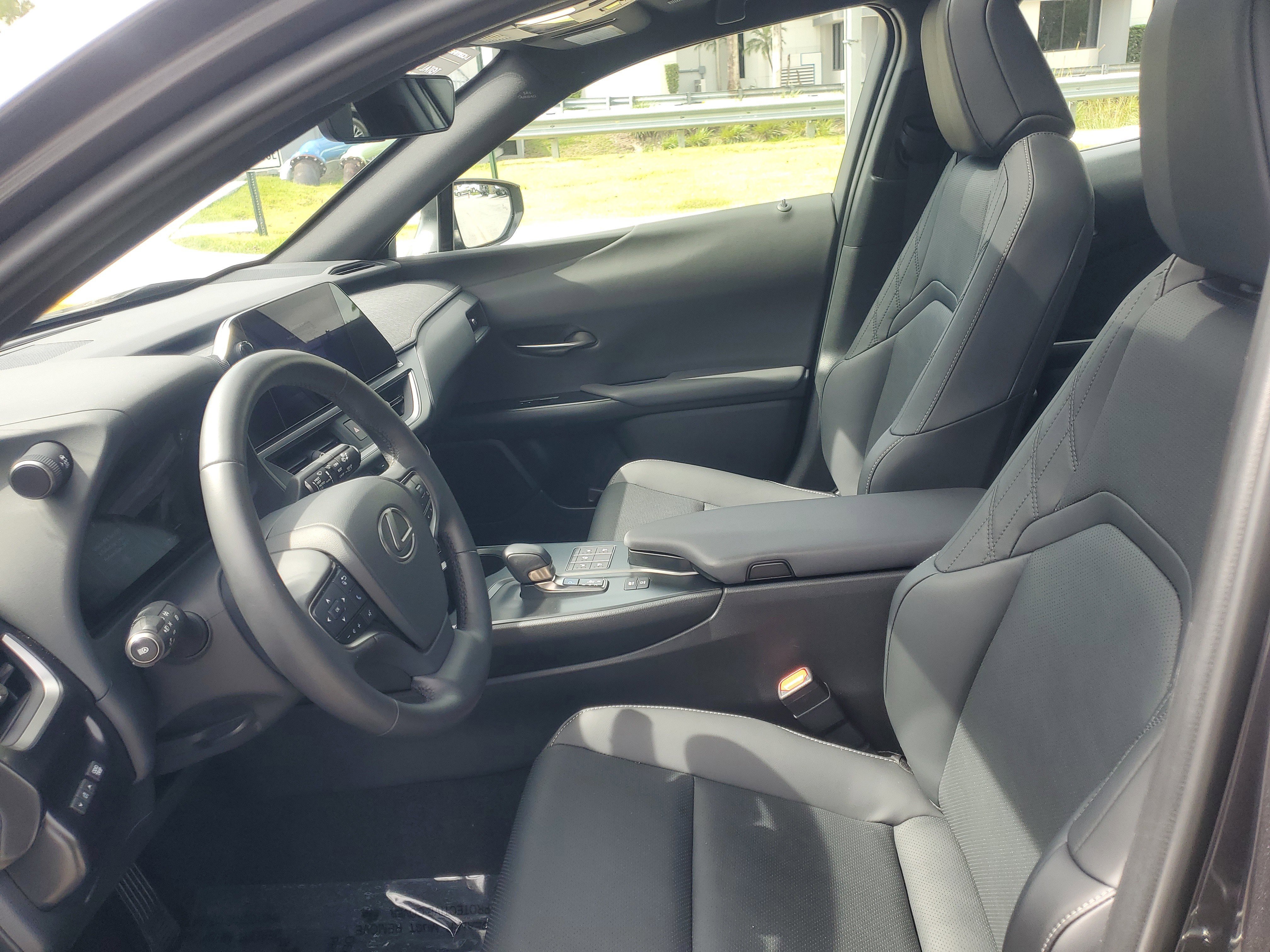 Used 2025 Lexus UX 300h FWD w/ Accessory Package (Z1) image 15