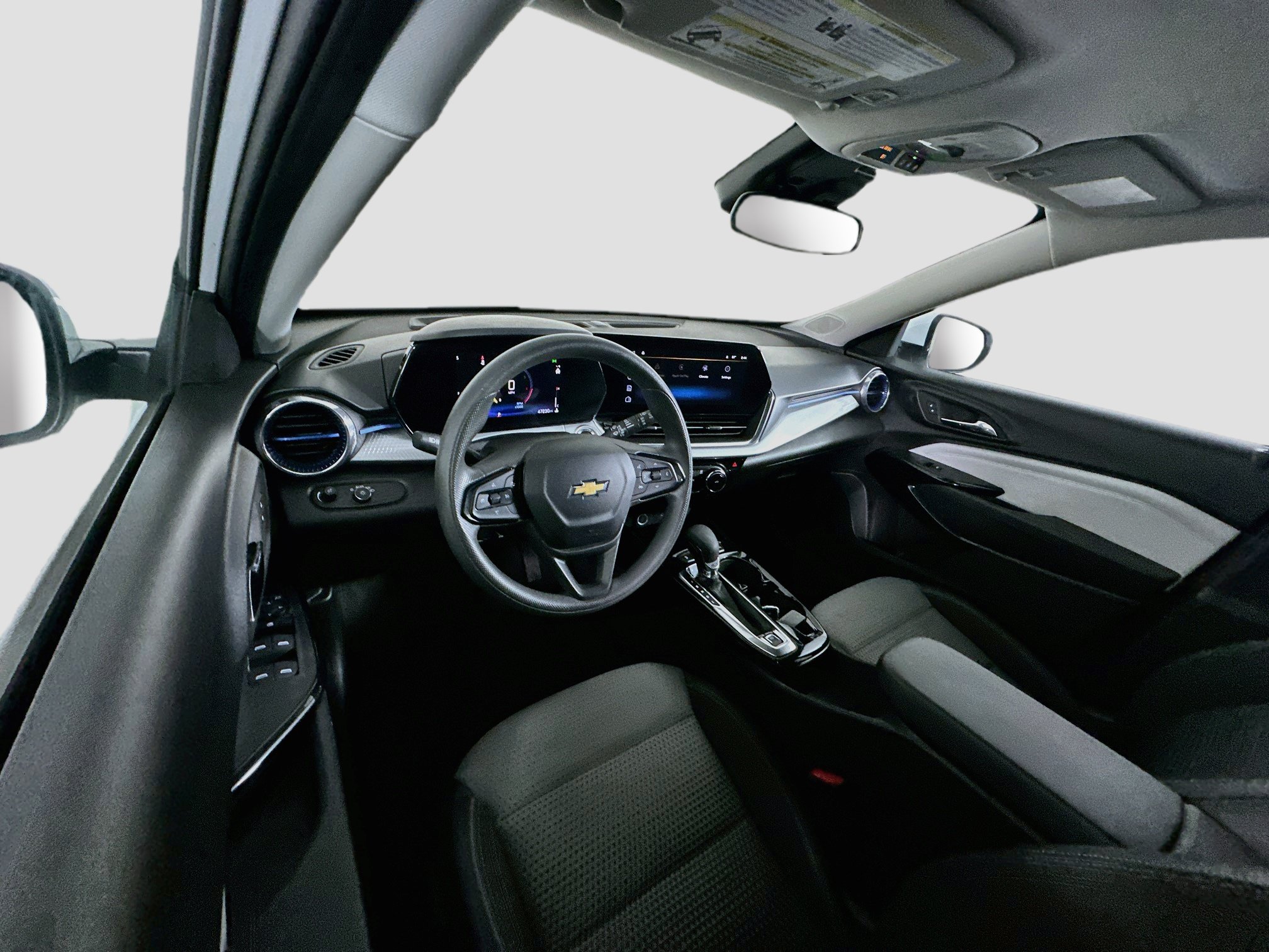 Used 2025 Chevrolet Trax LT FWD image 18