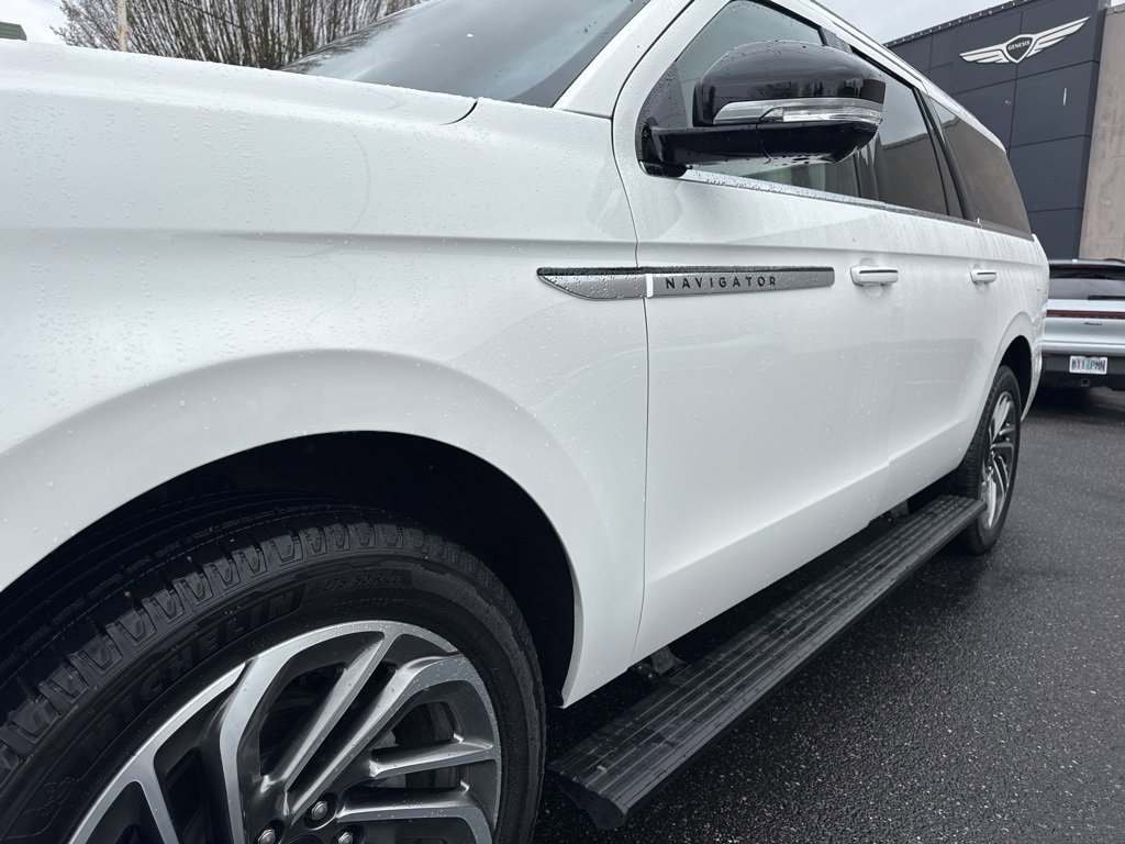 Used 2025 Lincoln Navigator L Reserve image 10